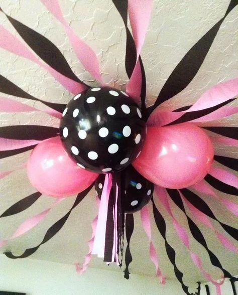 12 Cute Minnie mouse themed baby shower - Planning baby shower Minnie Mouse Baby Shower, Minnie Birthday Party, Minnie Mouse Theme, Party Deco, Minnie Party, Mickey Party, Minnie Mouse Birthday Party, Baby Minnie Mouse, Minnie Birthday