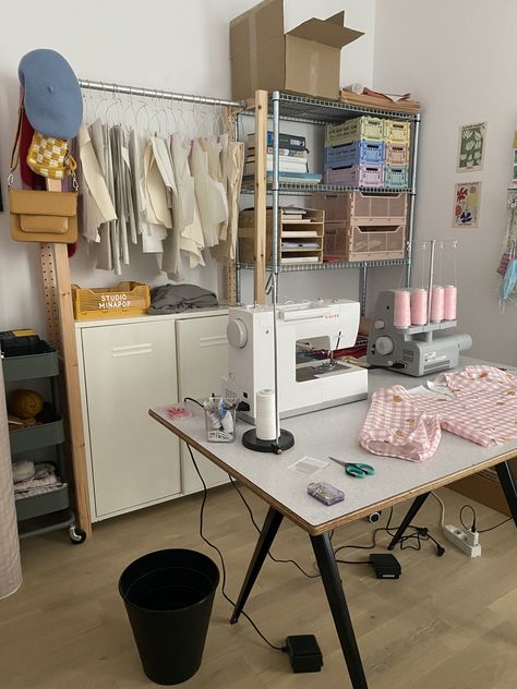 Fashion Studio Organization, Fashion Studio At Home, Sewing Room Astethic, Small Fashion Design Studio, Home Office Fashion Designer, Clothing Studio Workspace, Fashion Home Studio, Craft Shop Aesthetic, Fashion Design Room Studio