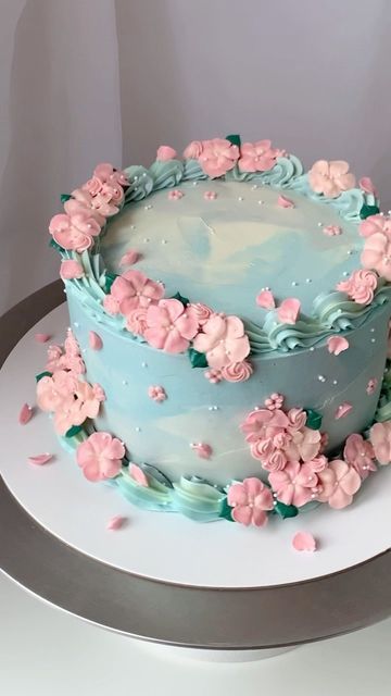 April’s Baker on Instagram: "Hello spring🌸" Spring Cake Designs, Eid Cake, Birthday Cake For Mom, Spring Cake, Summer Cakes, Pretty Birthday Cakes, Cool Birthday Cakes, Princess Cake, Main Theme