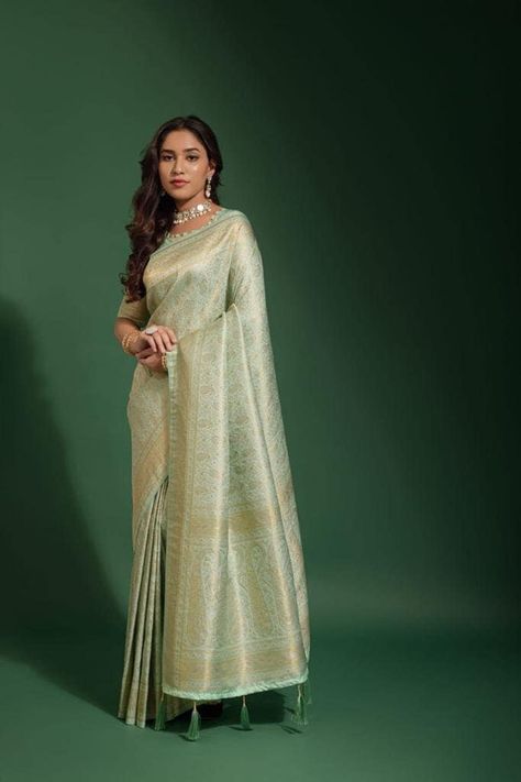 Green Kanjivaram Saree, Engagement Saree, Salwar Dress, India Dress, Sarees Collection, Green Saree, Trendy Sarees, Kanjivaram Sarees, Party Wear Indian Dresses