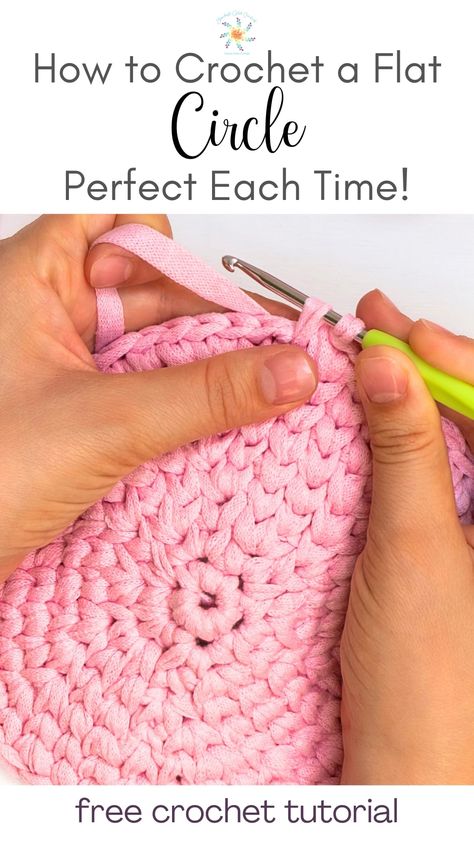 Crochet A Flat Circle, Gold Crochet, Crochet Flats, Step By Step Crochet, Crochet Circles, Crochet Lessons, Crochet Tutorials, Single Crochet Stitch, Magic Circle