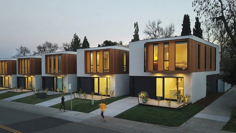 awesome exterior by Johnsem Schmaling Architects Townhouse Exterior, Multifamily Housing, Casa Country, Townhouse Designs, Street House, Duplex House, Courtyard House, Row House, Flipping Houses