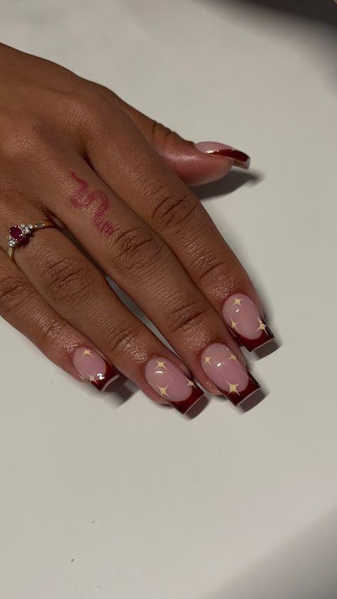 Fall Frenchies Acrylic Nails, Brown French Square Nails, Burgundy Nails Square Short, Wine Colored French Tip Nails, Short Nail Designs Burgundy, November Nails Ideas Short Square, Burgundy French Tip Nails Square, Cute Fall Nails French Tips, Brown French Nails Square