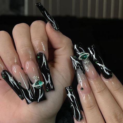 Chrome And Black Nails Designs, Black And Chrome Acrylic Nails, Extra Black Nails, Black Chrome Acrylic Nails, Chrome And Black Nails, Chrome Birthday Nails, Black And Chrome Nails Designs, Chrome Black Nails, Euphoria Nails Ideas