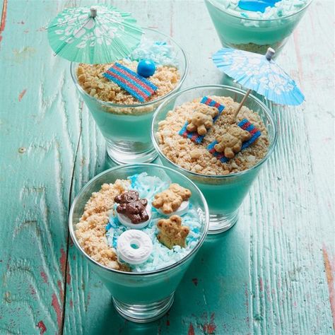 Sand Cups I "Fun for picnics, the kids make it and clean up, so easy!! We used a bucket and shovel to serve." Snack Bucket, Pudding Cups, Baking With Kids, Healthy Meals For Kids, Summer Treats, Plastic Cups, Kids Snacks, Cooking With Kids, Cute Cakes