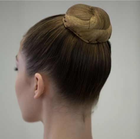 Ballet Hairstyles Aesthetic, Ballet Performance Hair, Ballet Bun Aesthetic, Ballerina Bun Hairstyles, High Ballet Bun, Ballet Hairstyle, Dancers Bun, Bun Ballet, Dancer Hairstyles