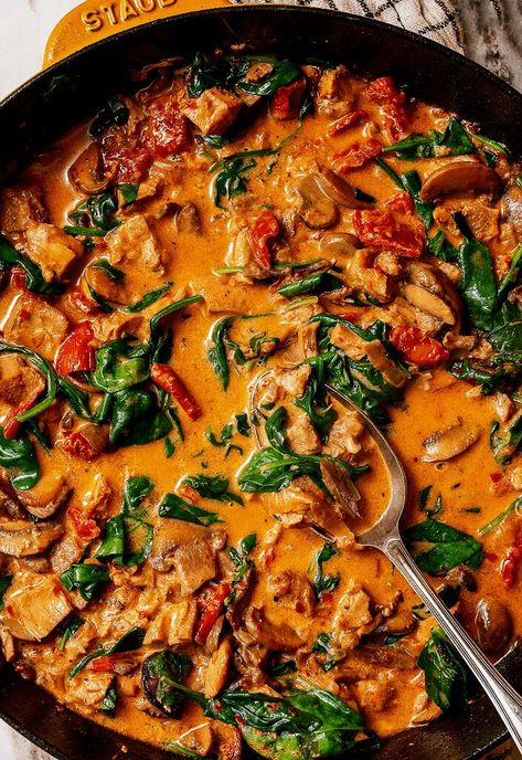 Creamy Sun-Dried Tomato Chicken Sundried Tomato Chicken, Food Recipes Healthy, 500 Calorie, Tomato Chicken, Tried And True Recipes, Small Pasta, Spicy Shrimp, Diced Chicken, Creamed Spinach