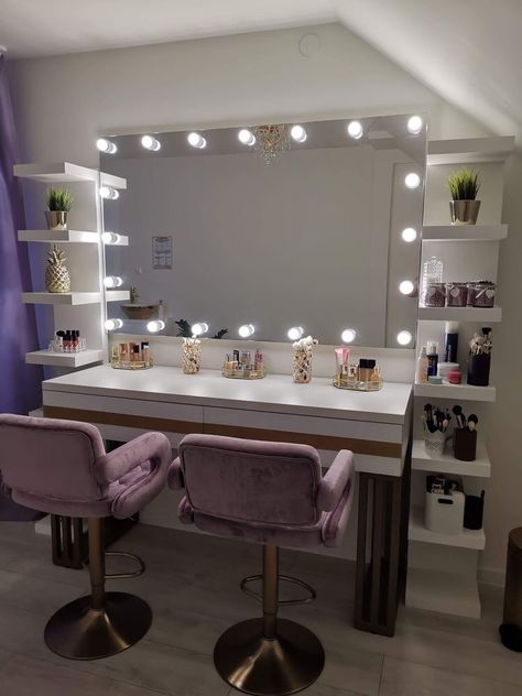 Studio Beauty Salon, Studio Makeup Design, Makeup Artist Room Ideas, Makeup Studio Ideas Beauty Room, Beauty Studio Interior, Beauty Room Ideas Salon At Home, Makeup Salon Decor, Makeup Salon Ideas, Makeup Studio Interior