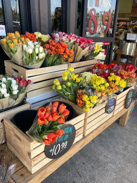 Grocery Flowers, Grocery Store Flowers, Clean Flowers, Flower Farming, Flower Truck, Valley Flowers, Flowers Aesthetic, Trader Joe’s, Trader Joe