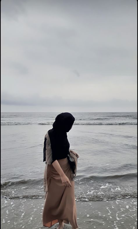 Pantai Ootd Pantai Dress, Dress Pantai Hijab, Ootd Pantai Bali, Ootd Pantai Non Hijab, Ootd Langkawi, Style Pantai Hijab, Outfit Pantai Hijab Casual, Style Ke Pantai Hijab, Ootd Bali Hijab