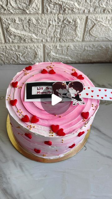 Pooja Chimurkar Ninawe | Nagpur Baker on Instagram: "So do something special for your girlfriend /wife with this trendy cake😍  You can change message from "will you marry me?" To "Happy anniversary" or "happy birthday", Also can change couple according to your wish 😄  Follow @bakemydaycooking for more amazing new trends😍  #reels #reelsinstagram #trendingcake #messagecake #cakereels #cakes #proposalcake #proposeday #yummycakes #trendycake #nagpurblogger #nagpur #onlineclaases #bakemydaycookingstudio" Selfie Queen Cake Design, Mini Cake For Anniversary, Birthday Cake For Wife Love, Secret Message Cake, Will You Marry Me Cake, Wife Birthday Cake Design, Cake Designs For Girlfriend, Happy Anniversary Cake Design, Couple Cake Anniversary