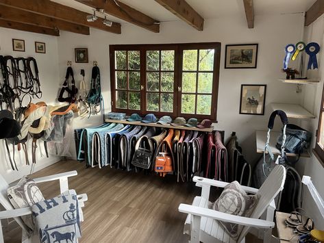 Dream Tack Room Equestrian, White Tack Room, Tack Room Lounge, Stable Tack Room Ideas, Beautiful Tack Room, Modern Tack Room, Horse Tack Up Area, Tack Room Design Ideas, Aesthetic Tack Room