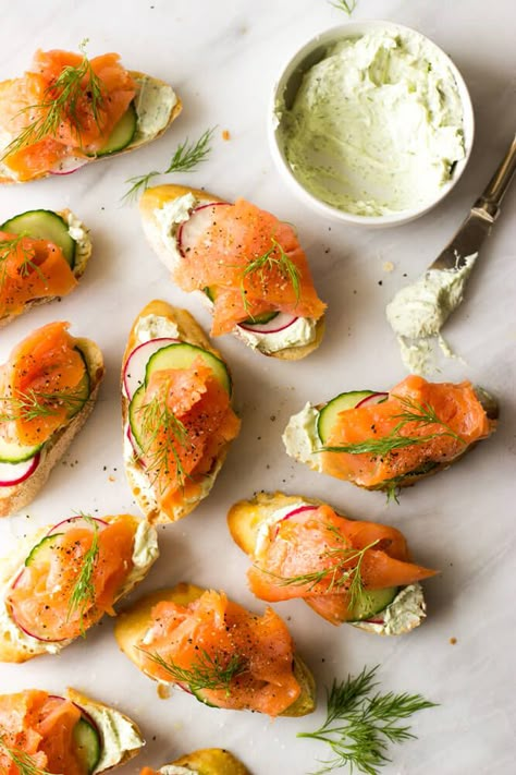 Salmon Appetizer, Cheese Crostini, Crostini Appetizers, Garlic Butter Salmon, Elegant Appetizers, Herb Cheese, Meat Appetizers, Smoked Salmon, Appetizers Easy