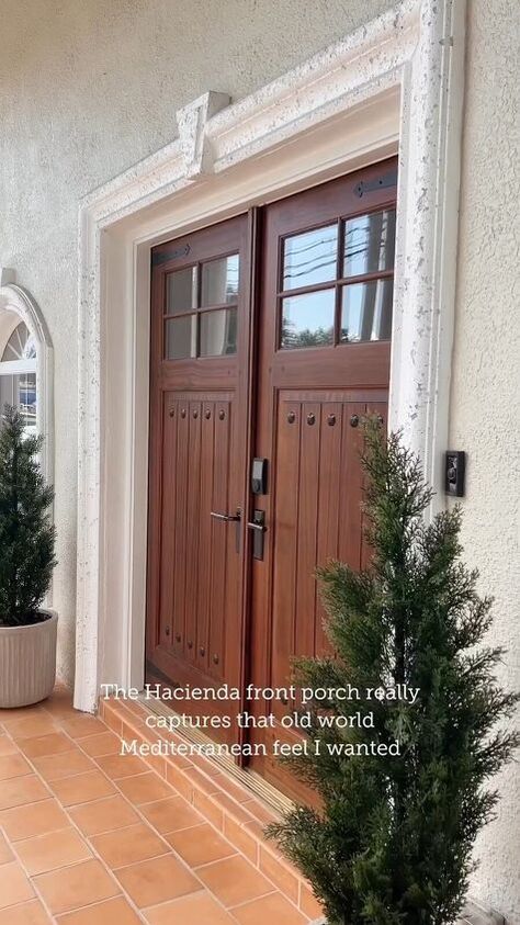 In this tutorial, I will guide you through my front door makeover. My DIY front door makeover turned into a beautiful rustic Spanish-style vision. Spanish Style Front Door Entryway, Diy Front Door Makeover, Spanish Style Front Door, Diy Front Door, Mahogany Wood Doors, Decorative Hinges, Clean Kitchen Cabinets, Front Door Entryway, Front Door Makeover