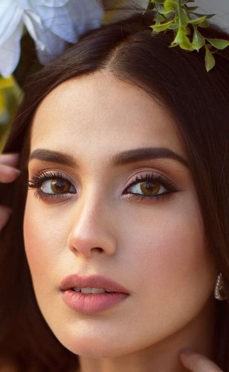 Pakistani Makeup Looks, Indian Eye Makeup, Indian Skin Makeup, Indian Makeup Looks, Pakistani Makeup, Simple Wedding Makeup, Minimal Makeup Look, Indian Bride Makeup, Light Makeup Looks