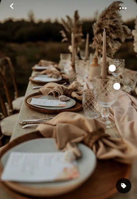 Boho Wedding Table Decor Pampas, Earthy Wedding Table Settings, Bohemian Table Setting Wedding, Pampas Garland Table, Pampas Grass Table Setting, Wedding Decor Earthy, Earthy Table Decor, Dried Flowers Table Decor Wedding, Pampas Grass Wedding Table Decor