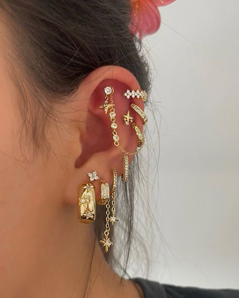 quite possibly the most beautiful ear stack i’ve ever laid my eyes on!!!🥹🥹 all available on binkybelle.com 🍒🌸 Stacked Lobes Piercing, Lobes Piercing, Ear Piercing Placement, Stacked Lobes, Piercing Placement, Earring Stacks, Jewelry Ear, Lobe Piercing, Ear Stack