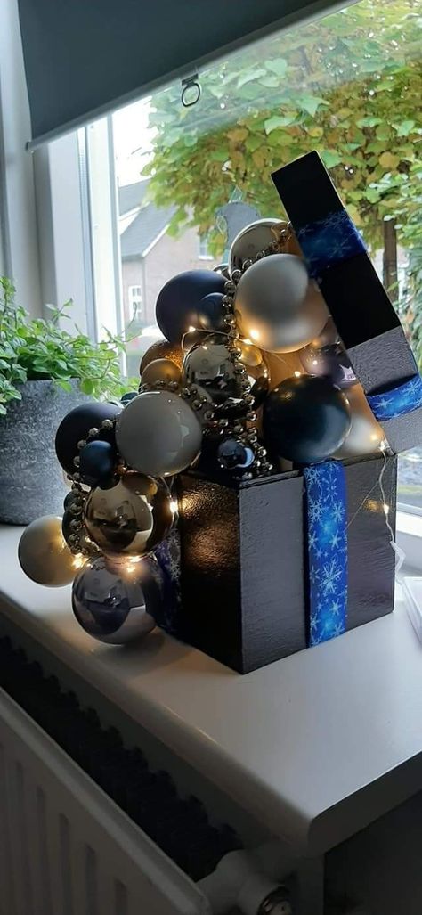 Christmas Decor Box Ideas, Christmas Decorations Gift Boxes, Christmas Lighted Boxes Diy, Christmas Gift Boxes Decoration, Gift Box Outside Decoration, Christmas Gift Box Decoration, Christmas Ball Centerpieces, Christmas Ornaments Centerpieces, Stacked Boxes Christmas Decor