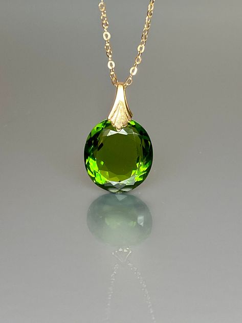 14K Gold Peridot Necklace Peridot Pendant Minimalist - Etsy Australia Long Stone Necklace, Honeycomb Necklace, Hexagon Necklace, Pendant Minimalist, Moon Phases Necklace, Family Tree Necklace, Peridot Jewelry, Peridot Pendant, Peridot Necklace