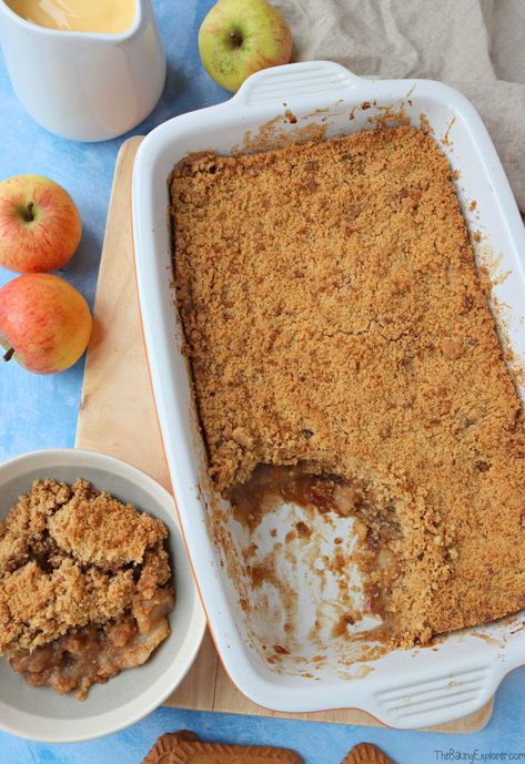 Recipe for a Biscoff Apple Crumble with crushed biscoff biscuits in the crumble and spoonfuls of Biscoff spread in the apples Biscoff Treats, Biscoff Recipes, Apple Crumble Recipe, Biscoff Biscuits, Biscoff Spread, Delicious Deserts, Crumble Recipe, Apple Crumble, Yummy Desserts