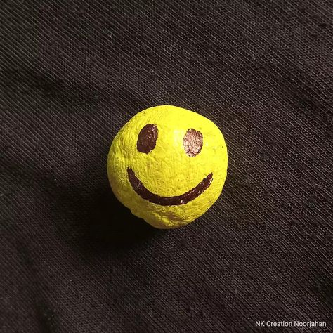 #smile #emoji #stone Stone Painting Ideas, Smile Emoji, Stone Painting, Painting Ideas, Craft Ideas, Stone, Quick Saves