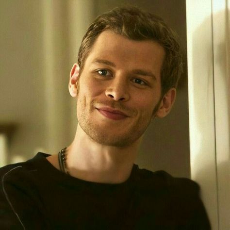 Klaus Tvd, Klaus From Vampire Diaries, Klaus The Originals, Klaus And Caroline, Vampire Diaries Poster, Vampire Diaries Movie, Vampire Diaries Wallpaper, Vampire Diaries Funny, Vampire Diaries Cast