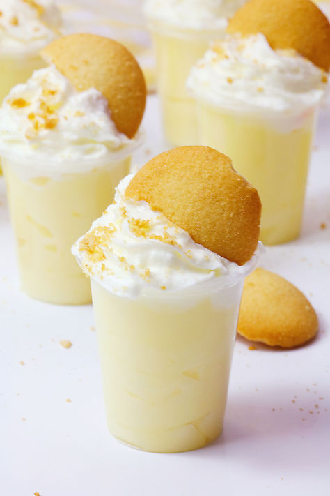 Banana Cream Pudding Shots Banana Cream Pie Pudding, Easy Shot Recipes, Shooter Recipes, Banana Cream Pudding, Banana Pie, Vanilla Wafer, Banana Shake, Pudding Shots, Boston Cream Pie