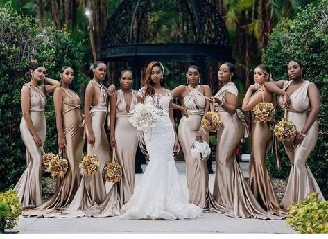 30+ Amazing Bridesmaids Style Inspirations - Stylish Naija Pleated Bridesmaid Dress, Bridesmaids Ideas, Mermaid Long Bridesmaid Dresses, Pleated Satin Dress, Dj Wedding, Stylish Naija, Wedding Dresses With Flowers, Wedding Flower Girl Dresses, Bridesmaid Style