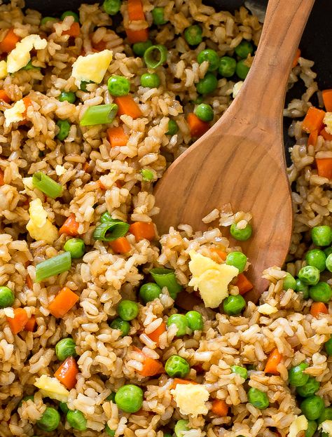 The BEST Fried Rice. This fried rice is loaded with veggies and only takes 20 minutes to make! Fried Rice With Oyster Sauce, Simple Fried Rice, The Best Fried Rice, Best Fried Rice Recipe, Best Fried Rice, Homemade Fried Rice, Pollo Teriyaki, Vegetable Fried Rice, Chicken Fried Rice