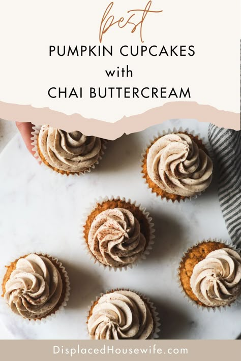 Super easy pumpkin cupcake recipe with a heap of chai frosting -- all the perfect fall flavors! xo Chai Frosting Recipe, Spiced Pumpkin Cupcakes, Pumpkin Chai Cupcakes, Chai Frosting, Autumn Cupcakes, Chai Latte Cupcakes, Pumpkin Chai Tea, Mercy Ships, Pumpkin Cupcake Recipes