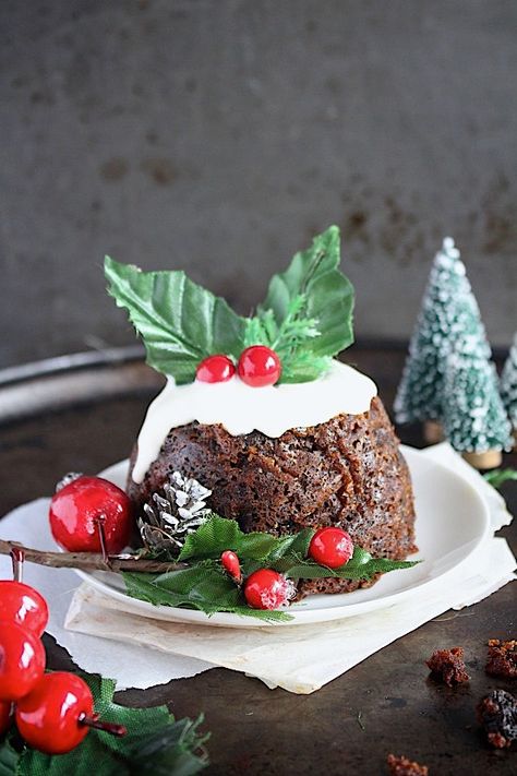 Christmas Pudding Illustration, Gluten Free Christmas Pudding, Impressive Christmas Dessert, Traditional Christmas Pudding, Christmas Menus, Paleo Christmas, Xmas Pudding, Christmas Pudding Recipes, Christmas Puddings