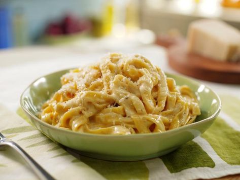 Classic Fettuccine Alfredo Jeff Mauro, Jeff Mauro Classic Fettuccine Alfredo, Jeff Mauro Fettuccine Alfredo, The Food Network, The Kitchen Food Network Recipes Jeff Mauro, Fettucini Alfredo Recipe, The Kitchen Food Network, Fettuccine Alfredo Recipes, Cheesy Pasta