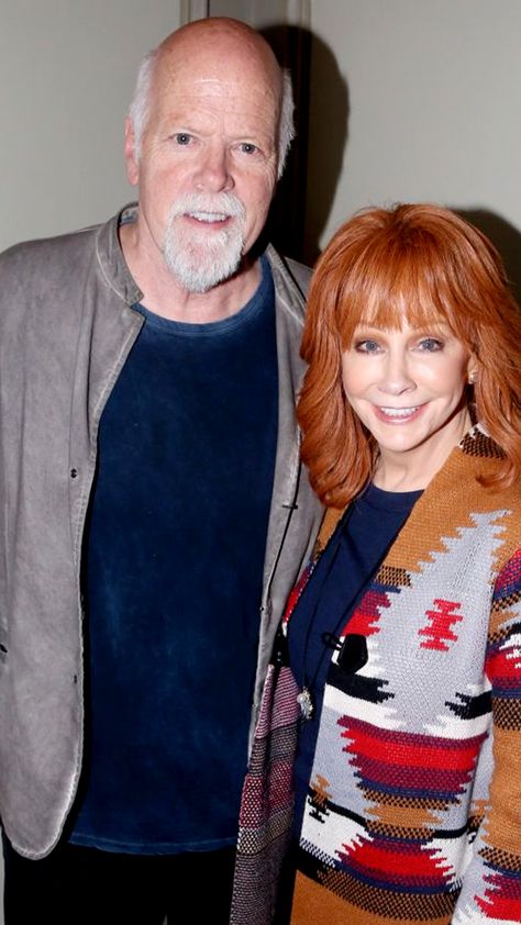 New Details Disclosed About Rex Linn’s Character On Reba’s Show “Happy’s Place” The Cast, Melissa Peterman, Nbc, Sitcom, Andrew, Linn, It Cast, Melissa, Members