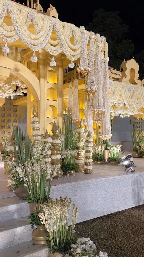 AROOSI on Instagram: “Malvika + Anuj | The Wedding A haven of fragrant fresh white blooms, brought together in a beautiful alchemy to make this celebration a…” All White Indian Wedding Decor, Indian Ceremony Decor, Off White Wedding Decor, White Decor Indian Wedding, White Mandap Decor Indian, Selfie Wall Wedding, White Indian Wedding Decor, White Wedding Mandap, Indian White Wedding