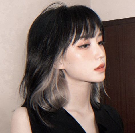 Short Hair With Blonde Underneath, Bleaching Underneath Hair, Dnd Madness, Toned Hair, Anime Hairstyles, Korean Hair Color, Hair Color Underneath, Peekaboo Hair, Baby Bangs