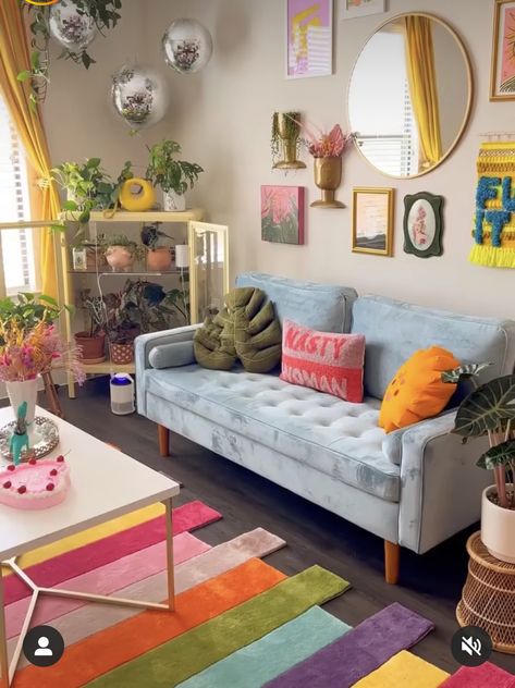 Small Living Room Ideas Apartment Colorful, Living Room Quirky, Quirky Apartment Aesthetic, Groovy Living Room Aesthetic, Funky Living Room Ideas Eclectic, Funky Couches, Gen Z Living Room, Funky Living Room Ideas, Easy Living Room Decor