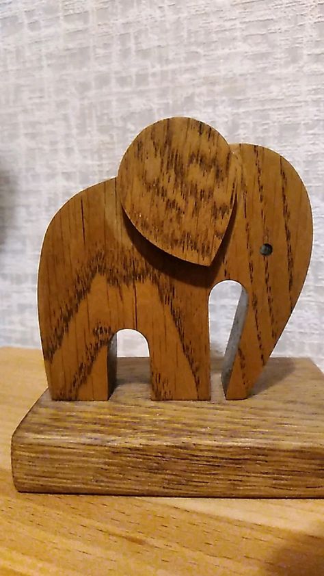 Wood Pallet Crafts, Wood Log Crafts, Wooden Toy Cars, Wood Craft Projects, Wood Art Projects, Wooden Elephant, Woodworking Furniture Plans, Wood Animal, Wood Carving Designs