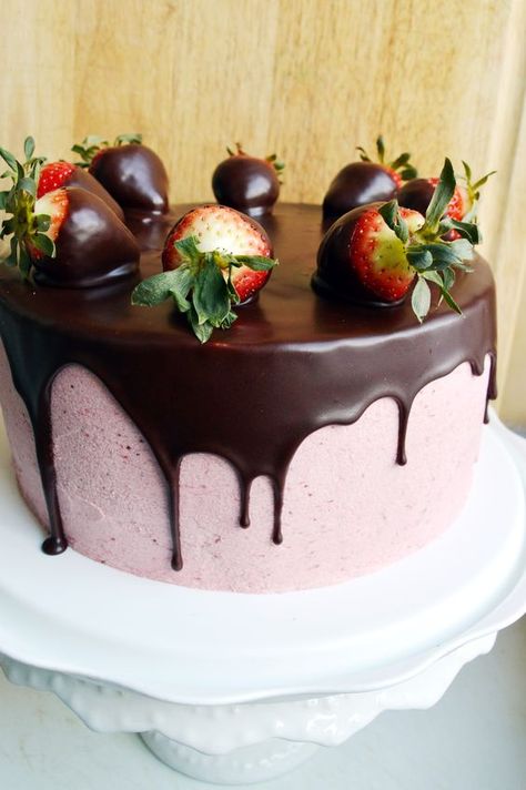 ina gartens rich dark cocoa cake is filled and frosted with fresh strawberry puree cooked flor buttercream and covered in a chocolate ganache and adorned with chocolate dipped strawberries Strawberry Cake With Chocolate, Chocolate Covered Strawberry Cake, Coconut Hot Chocolate, Cake With Chocolate Ganache, Chocolate Covered Strawberry Recipe, Blackberry Syrup, Cocoa Cake, Covered Strawberry, Chocolate Covered Strawberry