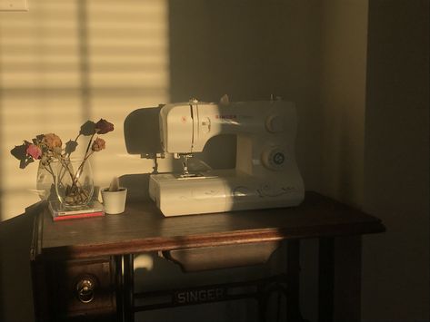 Sewing Table Aesthetic, Aesthetic Sewing Pictures, Sawing Machine Aesthetic, Sewing Aethestic, Sewing Desk Aesthetic, Mesin Jahit Aesthetic, Sewing Hobby Aesthetic, Sewing Vision Board, Girl Sewing Aesthetic