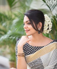 2,294 Likes, 10 Comments - NEK PHOTOS (@neeleshek) on Instagram: “Happy Onam dears The lovely, @ahaana_krishna #ahaanakrishna #actress #happyonam…” Hairstyle For Set Saree, Onam Hairstyles For Women, Onam Photography, Ahaana Krishna, Kerala Dress, Kerala Saree Blouse, Onam Outfits, Kerala Saree Blouse Designs, Onam Saree