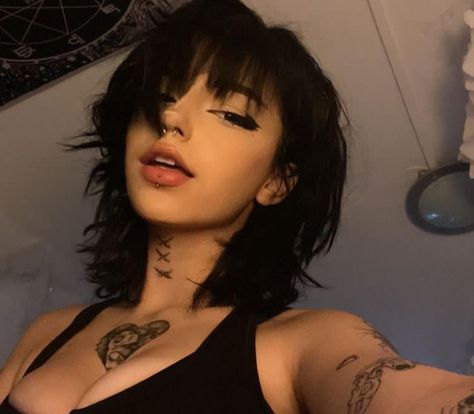 Grunge Haircut, Short Grunge Hair, Goth Hair, Hair Inspiration Short, Punk Hair, Alternative Hair, Short Hair Haircuts, Hair Inspo Color, Grunge Hair