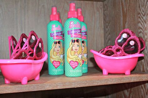 Barbie Sixth Birthday, Birthday Barbie Decoration, Indoor Barbie Birthday Party, Barbie Makeup Birthday Party, Malibu Barbie Birthday Party Decorations, Diy Barbie Themed Birthday Party, Barbie 6th Birthday Party Ideas, Barbie Party Favors For Kids, Barbie Unicorn Birthday Party