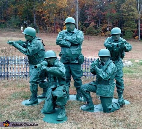 Toy Soldiers Family Halloween Costume Toy Story Soldiers, Toy Soldier Costume, Halloween Costume Easy, 2015 Halloween Costumes, Family Halloween Costume, Soldier Costume, Easy Diy Costumes, Costume Works, Homemade Halloween Costumes