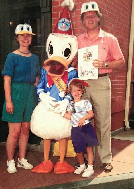 BILL and HILLARY CLINTON visiting DISNEYLAND 80s Disney, 404 Pages, Chelsea Clinton, 50th Anniversary Celebration, Bill Clinton, Hillary Clinton, Vintage Disney, Disney Magic, Family Photo