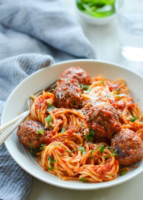 Spaghetti With Meatballs, Spaghetti Meatball Recipes, Spaghetti And Meatballs Recipe, Oregano Salt, Resep Pasta, Spaghetti Meatballs, Meatball Recipes Easy, Easy Spaghetti, Oven Rack