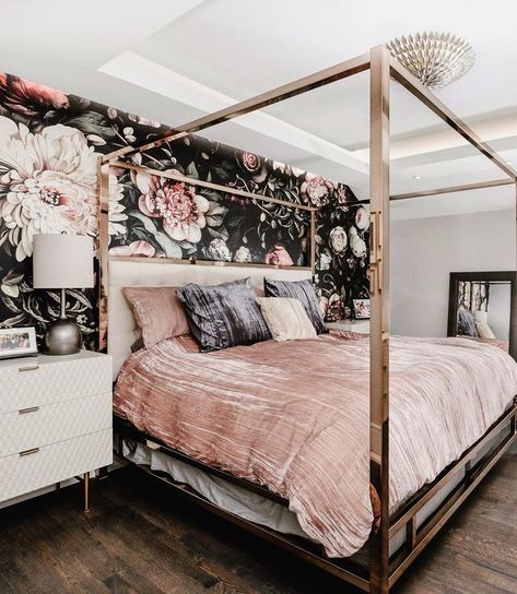 This dark floral wallpaper is so pretty! shop this similar wallpaper at the link #darkromanticroom Floral Bedroom, Glam Bedroom, Wooden Bed Design, Bad Inspiration, Bed Design Modern, Dekorasi Kamar Tidur, Master Bedrooms Decor, Wallpaper Bedroom, Dark Floral