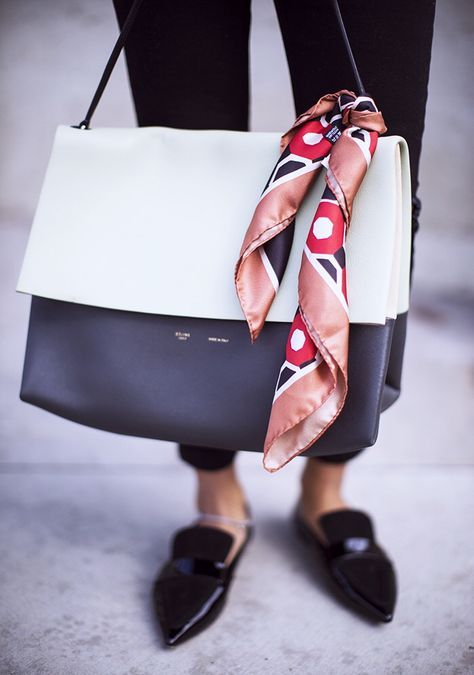 tie a scarf on your work bag to add some personality Scarf Trends, Mode Tips, Ways To Wear A Scarf, Silk Twill Scarf, Blazer Outfit, Estilo Chic, Celine Bag, Mode Inspiration, Silk Scarves