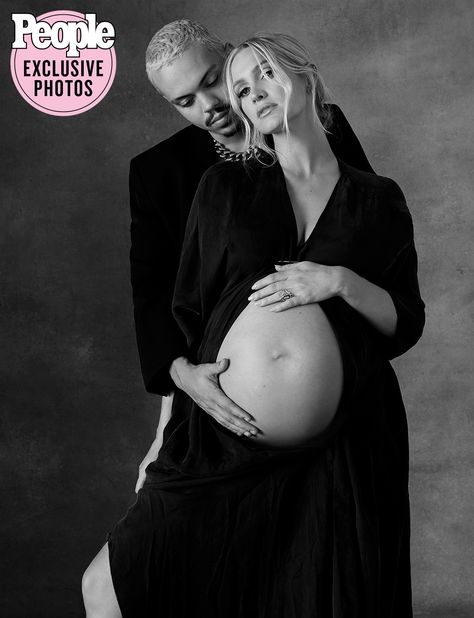 Maternal Photoshoot, Celebrity Maternity Shoot, Celebrity Maternity, Yolanda Hadid, Evan Ross, Beautiful Pregnancy, Couples Posing, Ashlee Simpson, Pregnant Celebrities