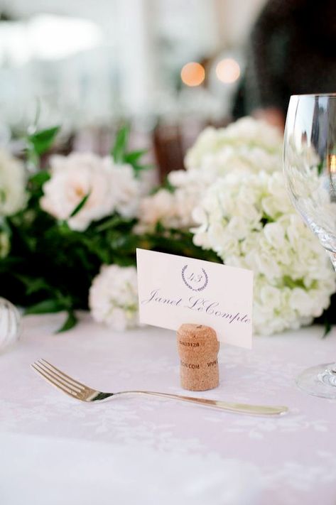 Cork Place Cards, Creative Place Cards Wedding, Wine Cork Place Card Holder, Champagne Wedding Favors, Plant Wedding Favors, Wood Place Card Holders, Place Card Holders Wedding, Metallic Wedding, Champagne Corks