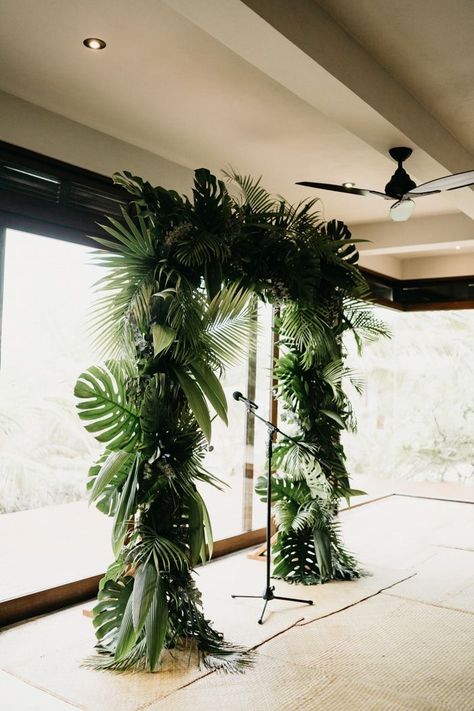 Tropical Backdrop Ideas Diy, Tropical Backdrop Diy, Tulum Party Ideas, Plant Event Decor, Tulum Themed Party, Tulum Decor Inspiration Party, Tropical Leaves Backdrop, Botanical Event Decor, Tulum Theme Party Decor